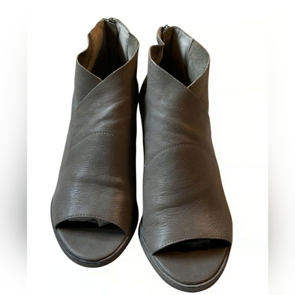 New Eileen Fisher Ink Leather Open Toe Bootie, Color Grey, Size 10 - Picture 1 of 14